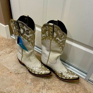 White Lane Cowboy Boot in a size 10 1/2.